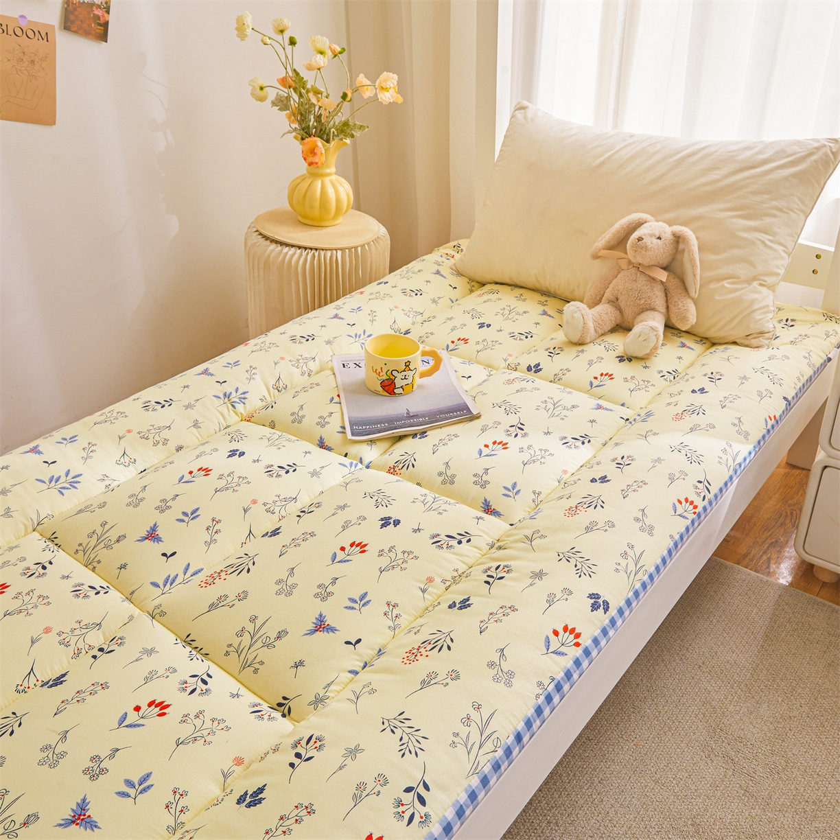 91家纺网 家纺一手货源 找家纺 梵蒂莎 2025新款新疆棉花四季款秋冬两用床垫子褥子宿舍印花学生款棉花床褥垫（场景1）（含买家秀） 春日来信-床垫