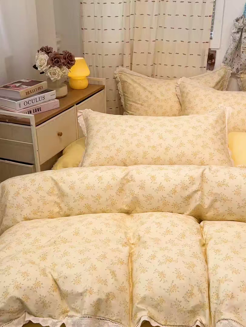 91家纺网 家纺一手货源 找家纺 橙子家居 2025新款小清新全棉纯棉花边款床单四件套 琥珀流光