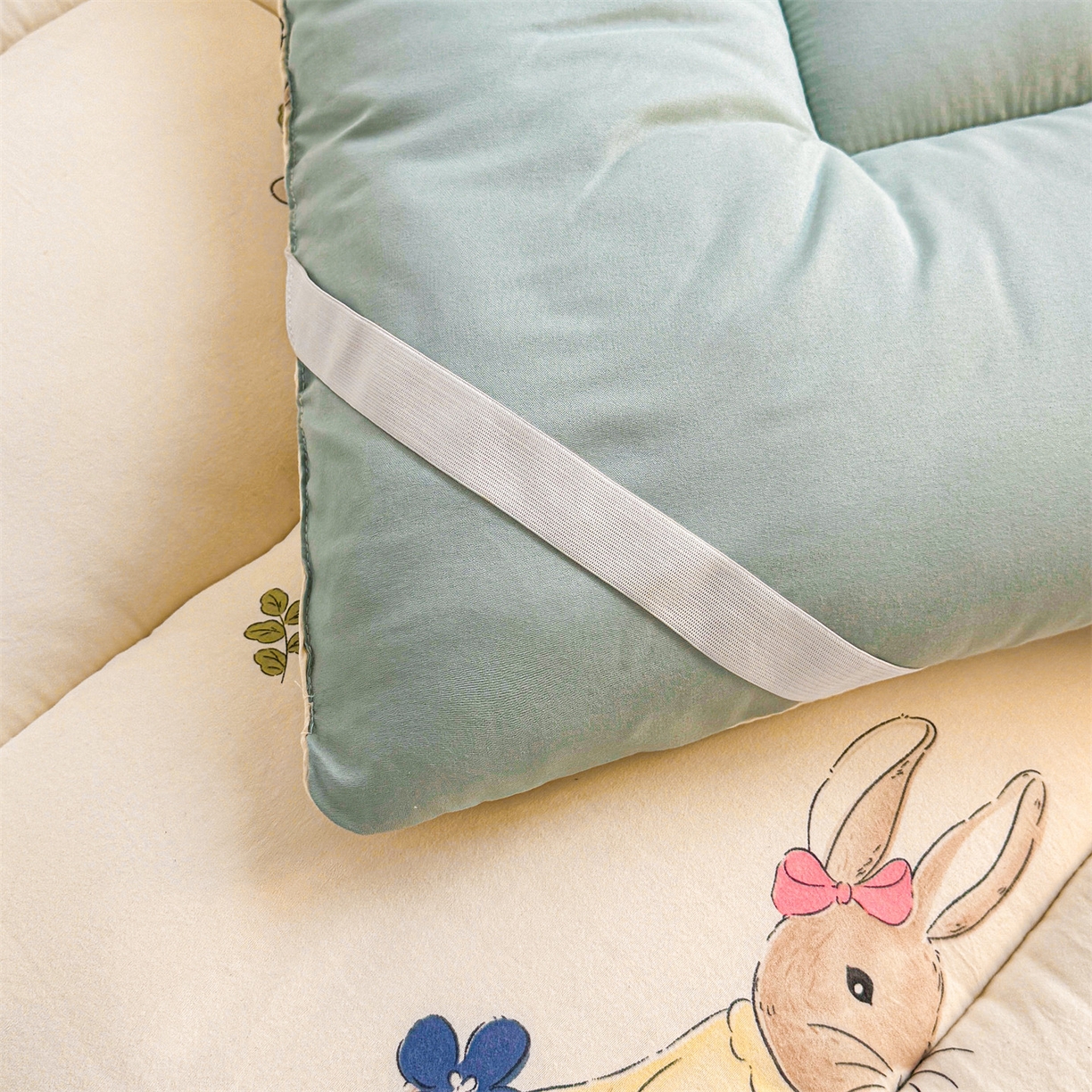 91家纺网 家纺一手货源 找家纺 梵蒂莎 2025新款新疆棉花四季款秋冬两用床垫子褥子学生宿舍印花学生款棉花床褥垫（场景2）（含买家秀） 花园小兔-床垫