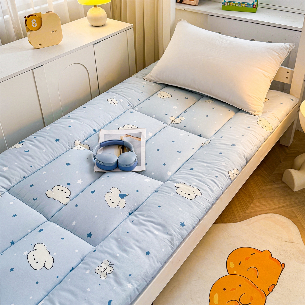 91家纺网 家纺一手货源 找家纺 梵蒂莎 2025新款新疆棉花四季款秋冬两用床垫子褥子学生宿舍印花学生款棉花床褥垫（场景2）（含买家秀） 瞌睡小狗-床垫