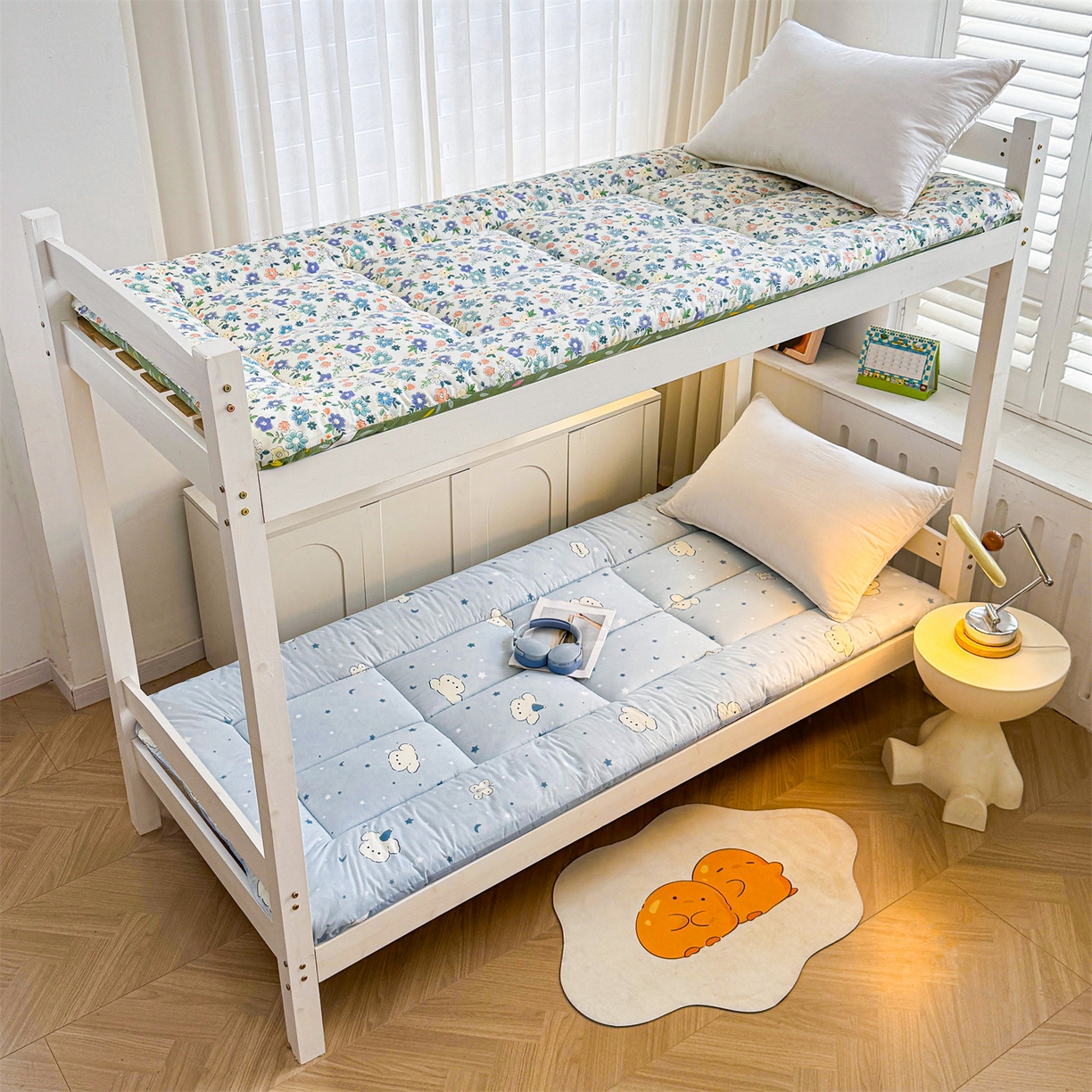 91家纺网 家纺一手货源 找家纺 梵蒂莎 2025新款新疆棉花四季款秋冬两用床垫子褥子学生宿舍印花学生款棉花床褥垫（场景2）（含买家秀） 瞌睡小狗-床垫