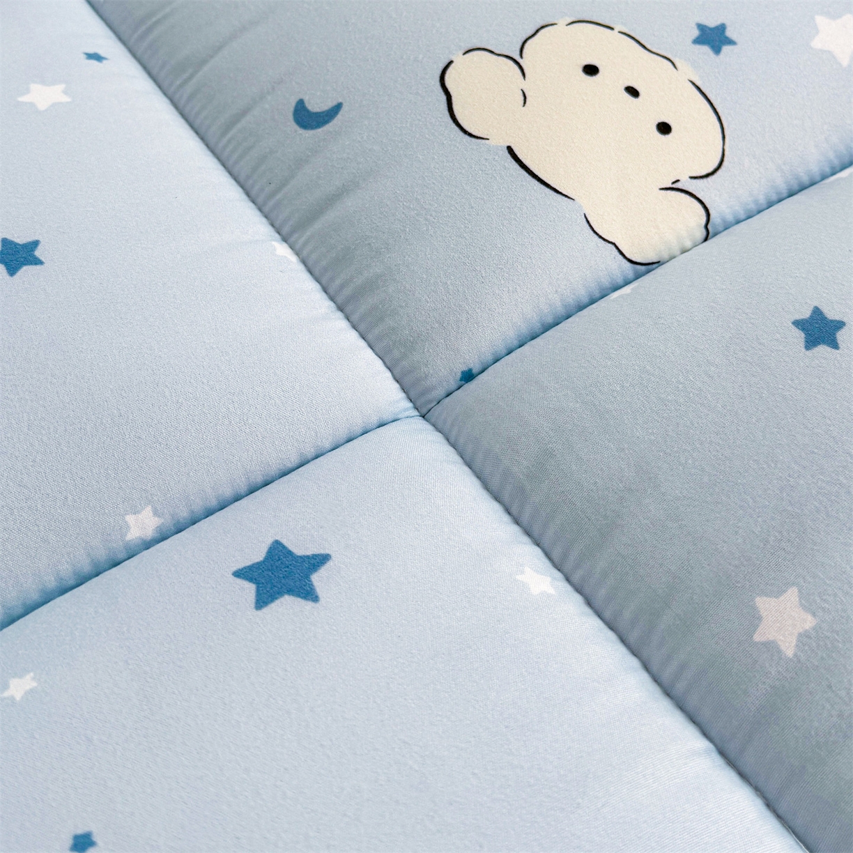 91家纺网 家纺一手货源 找家纺 梵蒂莎 2025新款新疆棉花四季款秋冬两用床垫子褥子学生宿舍印花学生款棉花床褥垫（场景2）（含买家秀） 瞌睡小狗-床垫