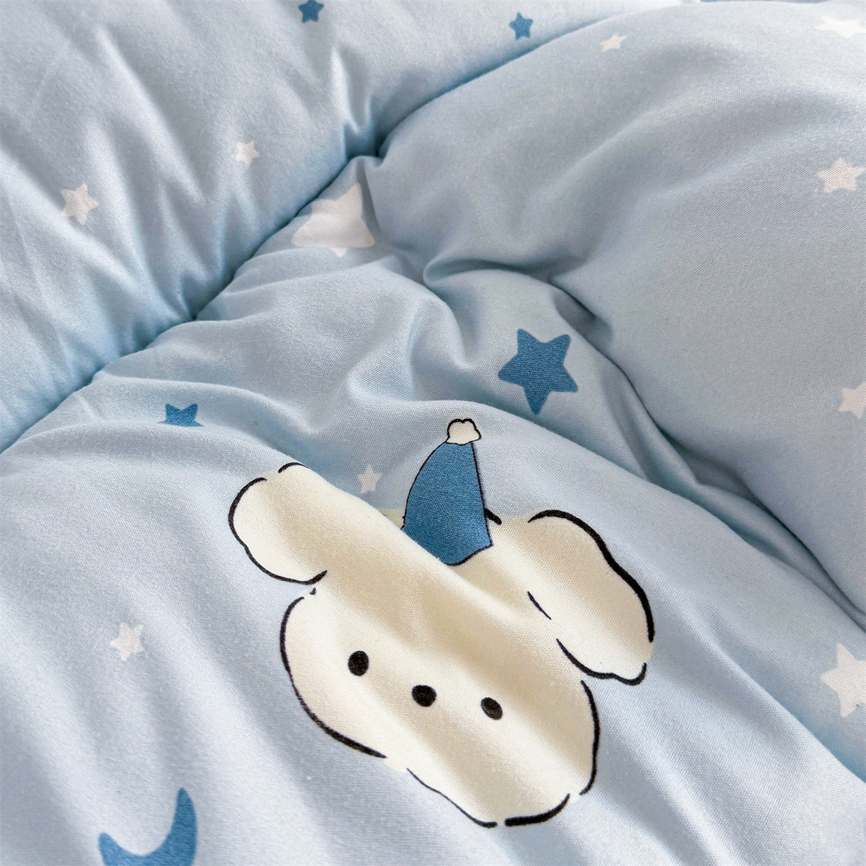 91家纺网 家纺一手货源 找家纺 梵蒂莎 2025新款新疆棉花四季款秋冬两用床垫子褥子学生宿舍印花学生款棉花床褥垫（场景2）（含买家秀） 瞌睡小狗-床垫