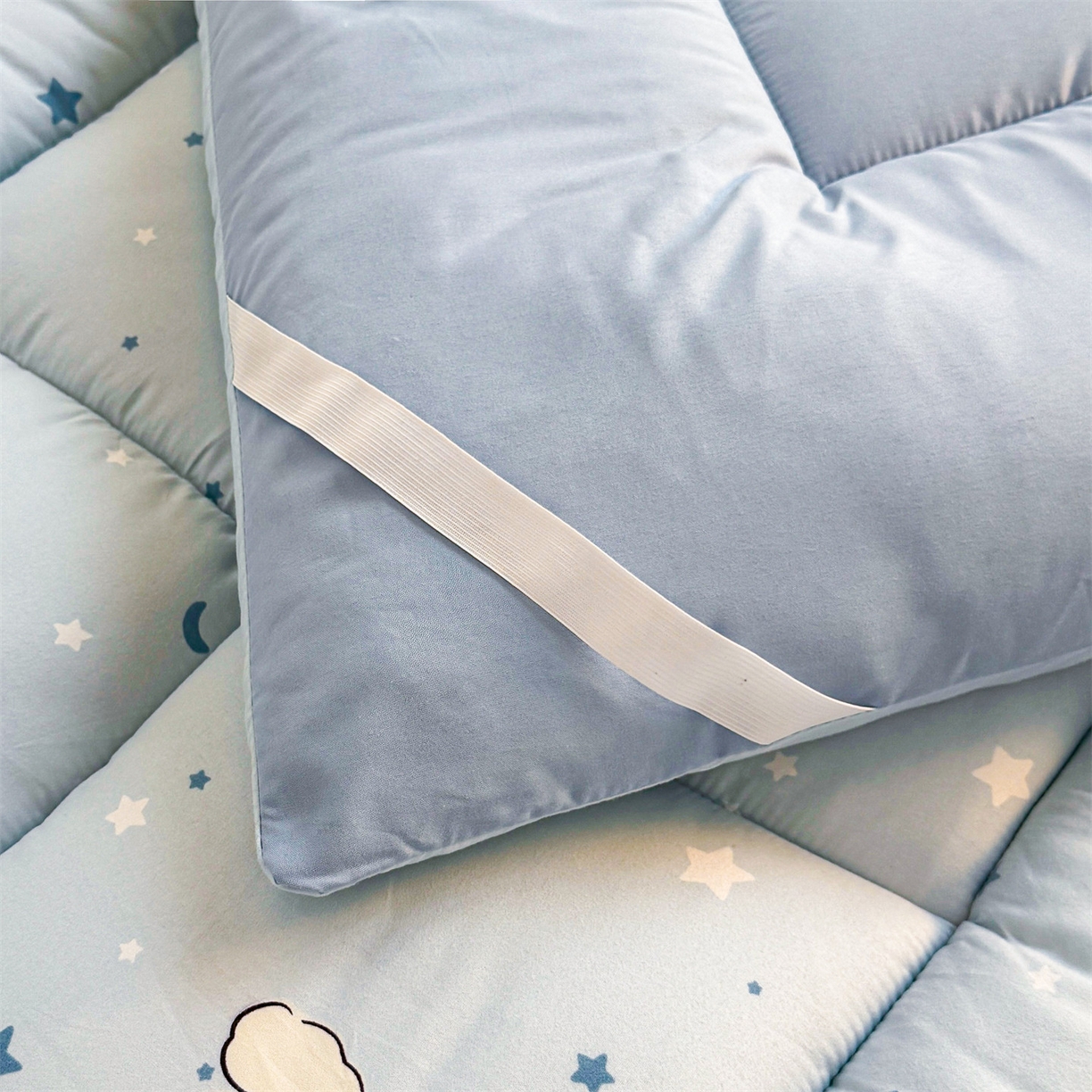 91家纺网 家纺一手货源 找家纺 梵蒂莎 2025新款新疆棉花四季款秋冬两用床垫子褥子学生宿舍印花学生款棉花床褥垫（场景2）（含买家秀） 瞌睡小狗-床垫