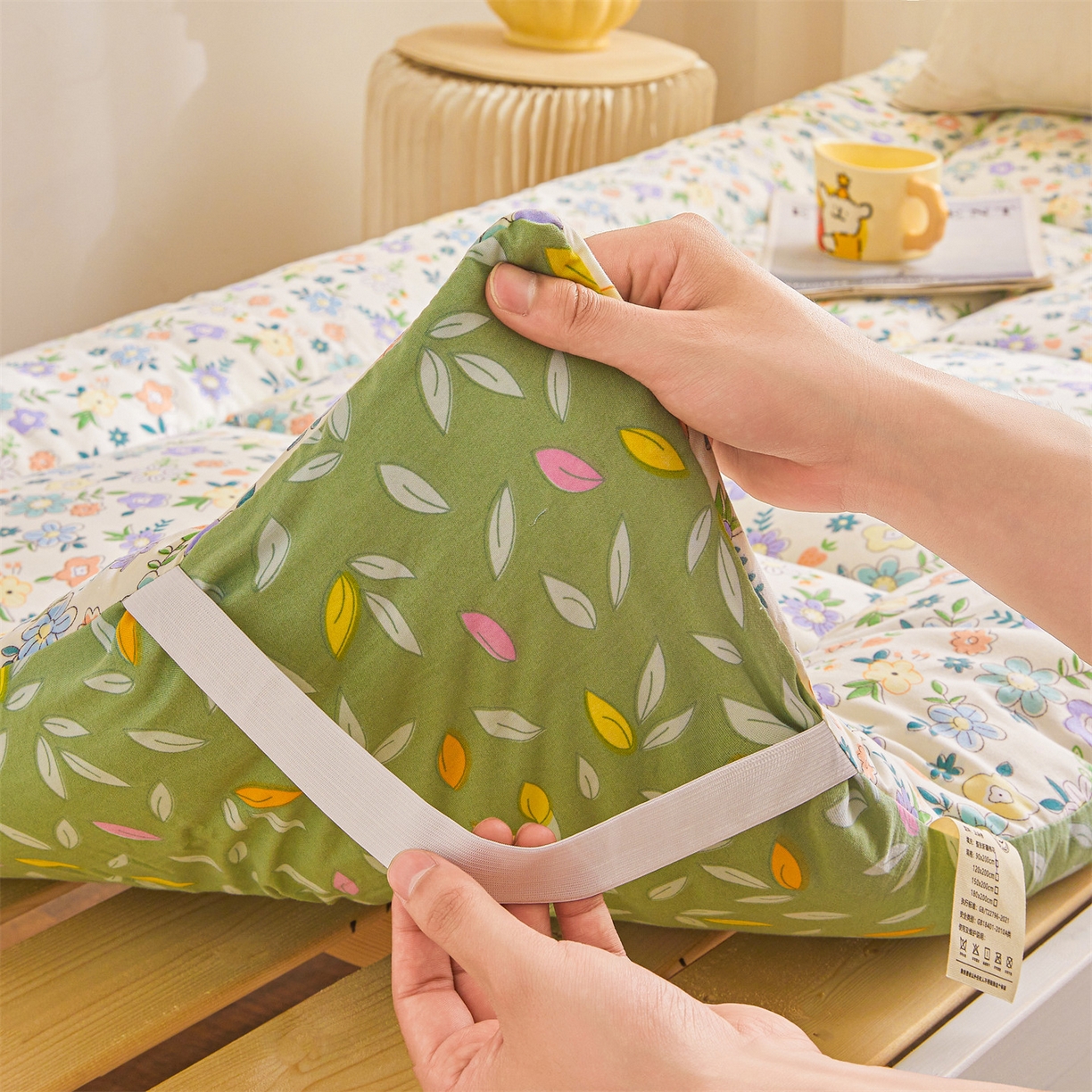 91家纺网 家纺一手货源 找家纺 梵蒂莎 2025新款新疆棉花四季款秋冬两用床垫子褥子宿舍印花学生款棉花床褥垫（场景1）（含买家秀） 花韵恬梦-床垫