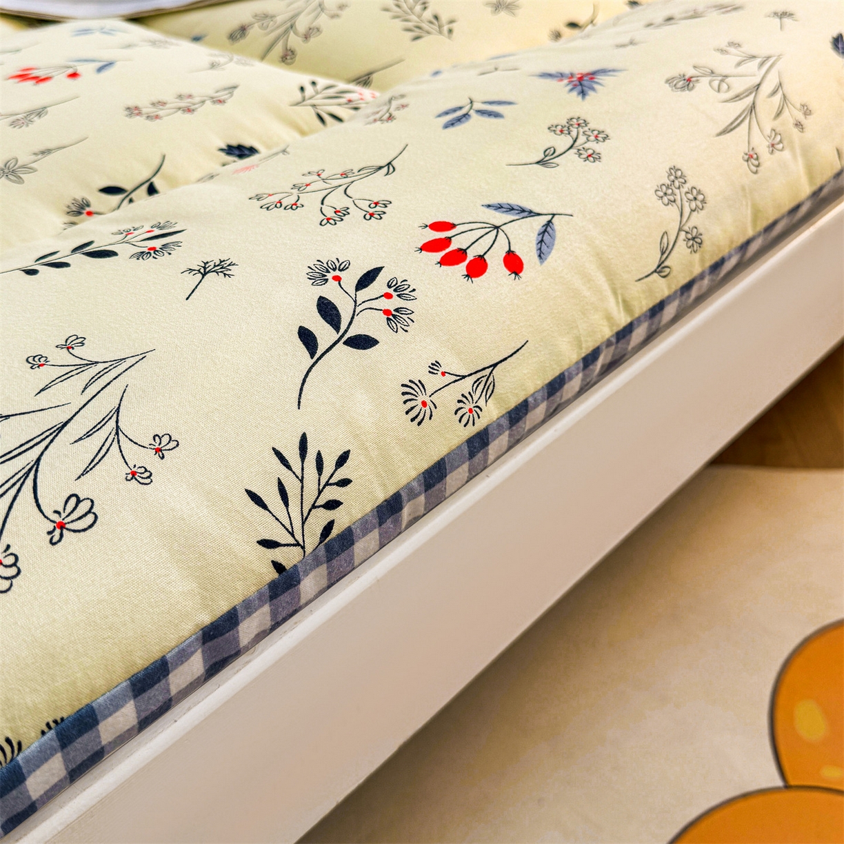 91家纺网 家纺一手货源 找家纺 梵蒂莎 2025新款新疆棉花四季款秋冬两用床垫子褥子学生宿舍印花学生款棉花床褥垫（场景2）（含买家秀） 浅草花吟-床垫