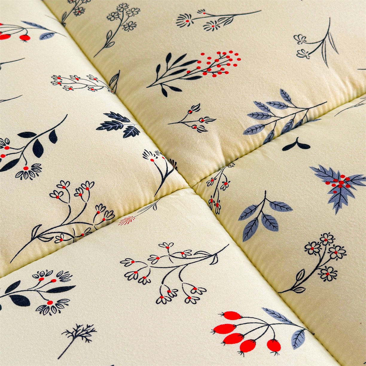 91家纺网 家纺一手货源 找家纺 梵蒂莎 2025新款新疆棉花四季款秋冬两用床垫子褥子学生宿舍印花学生款棉花床褥垫（场景2）（含买家秀） 浅草花吟-床垫