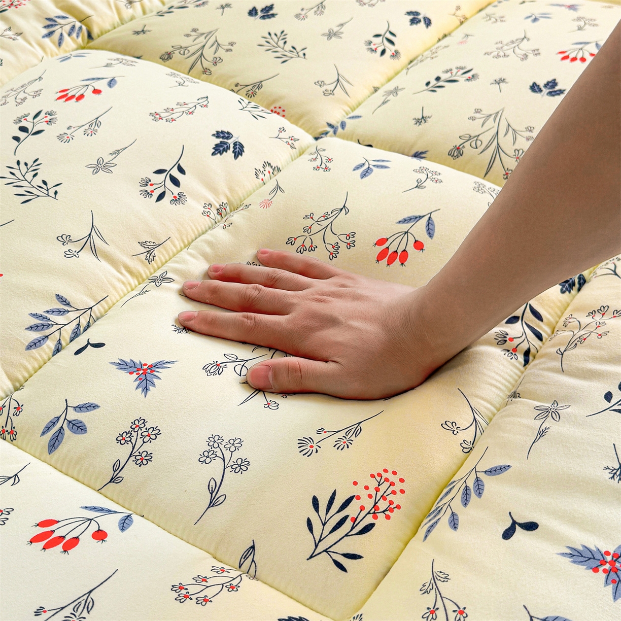 91家纺网 家纺一手货源 找家纺 梵蒂莎 2025新款新疆棉花四季款秋冬两用床垫子褥子学生宿舍印花学生款棉花床褥垫（场景2）（含买家秀） 浅草花吟-床垫