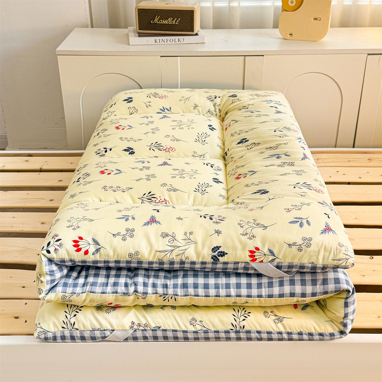 91家纺网 家纺一手货源 找家纺 梵蒂莎 2025新款新疆棉花四季款秋冬两用床垫子褥子学生宿舍印花学生款棉花床褥垫（场景2）（含买家秀） 浅草花吟-床垫