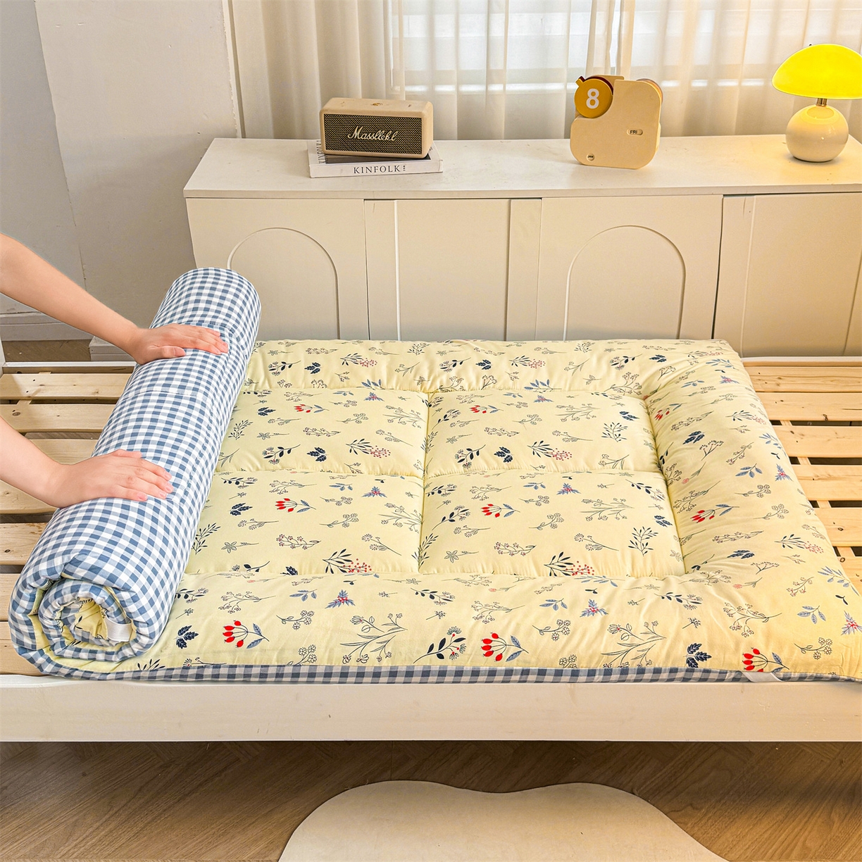 91家纺网 家纺一手货源 找家纺 梵蒂莎 2025新款新疆棉花四季款秋冬两用床垫子褥子学生宿舍印花学生款棉花床褥垫（场景2）（含买家秀） 浅草花吟-床垫