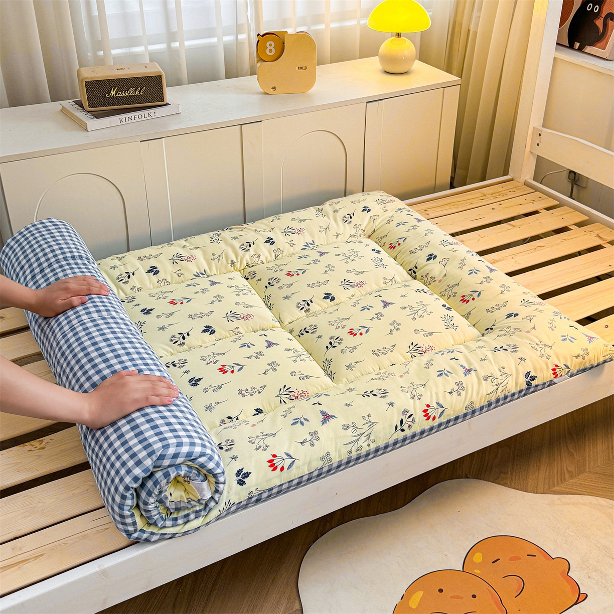 91家纺网 家纺一手货源 找家纺 梵蒂莎 2025新款新疆棉花四季款秋冬两用床垫子褥子学生宿舍印花学生款棉花床褥垫（场景2）（含买家秀） 浅草花吟-床垫