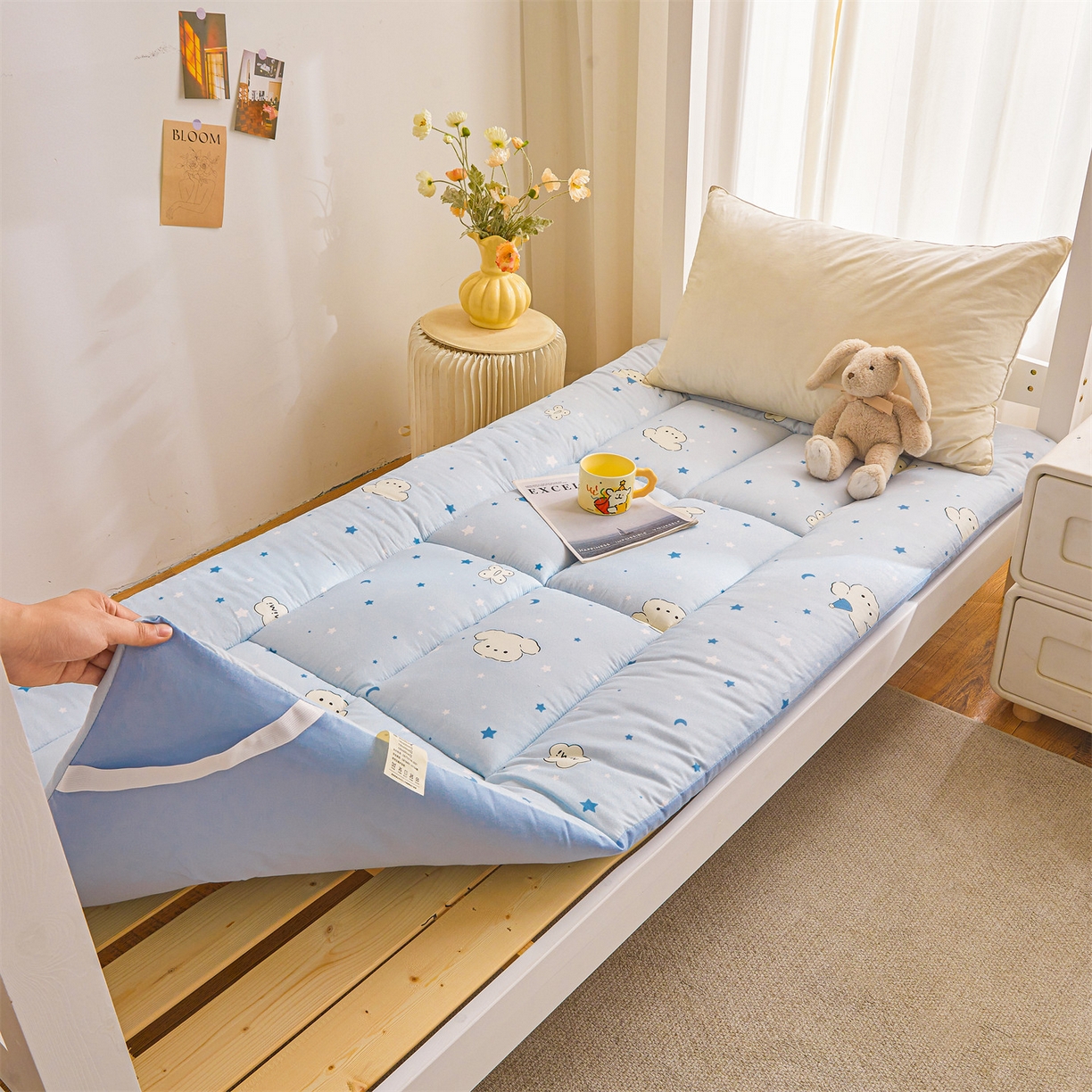 91家纺网 家纺一手货源 找家纺 梵蒂莎 2025新款新疆棉花四季款秋冬两用床垫子褥子宿舍印花学生款棉花床褥垫（场景1）（含买家秀） 晚安小狗-床垫