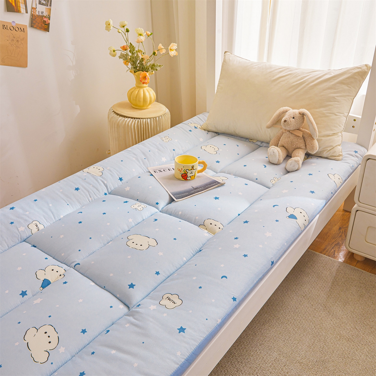 91家纺网 家纺一手货源 找家纺 梵蒂莎 2025新款新疆棉花四季款秋冬两用床垫子褥子宿舍印花学生款棉花床褥垫（场景1）（含买家秀） 晚安小狗-床垫