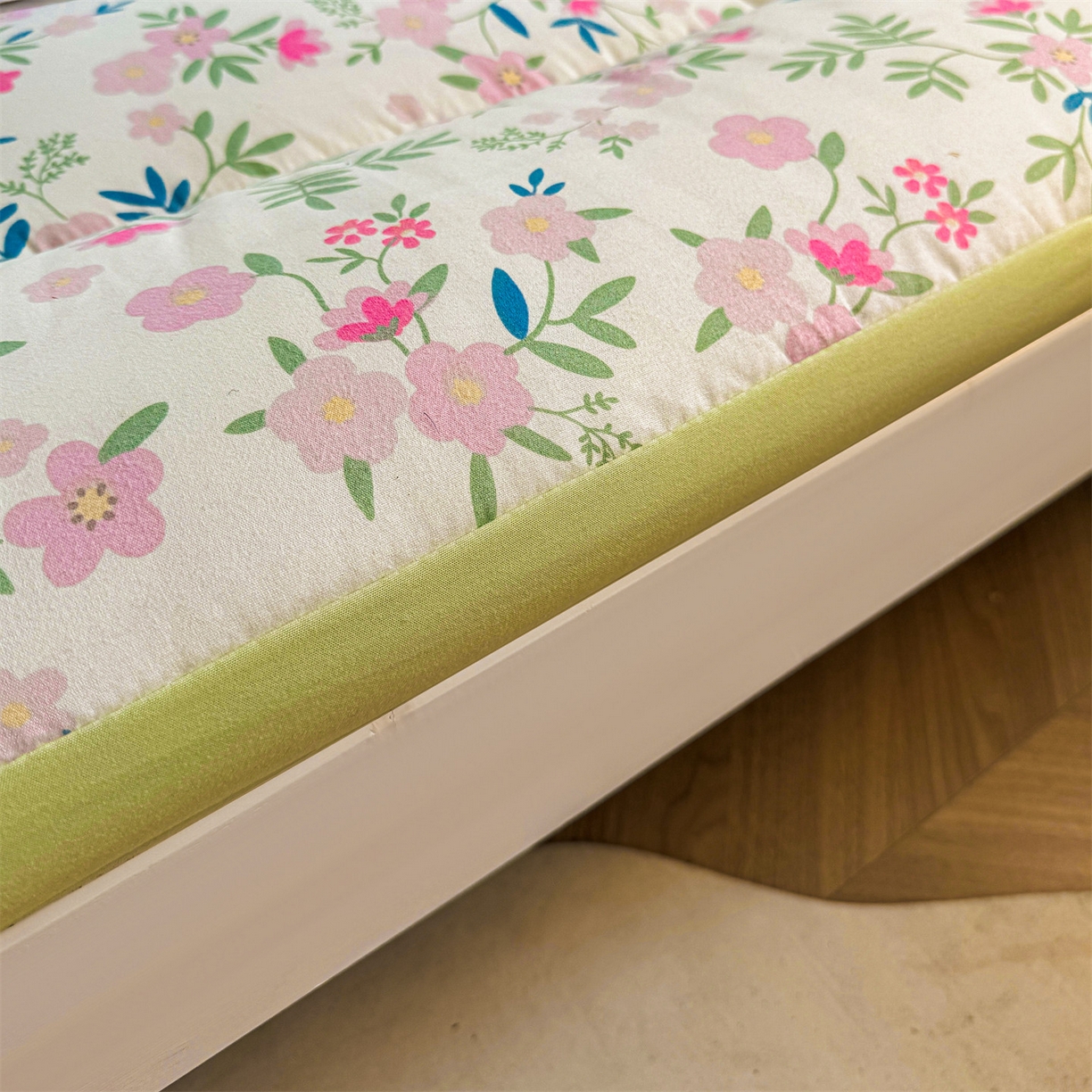 91家纺网 家纺一手货源 找家纺 梵蒂莎 2025新款新疆棉花四季款秋冬两用床垫子褥子学生宿舍印花学生款棉花床褥垫（场景2）（含买家秀） 小熊花畔-床垫