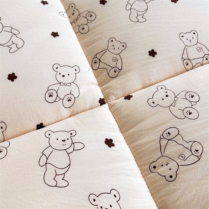 91家纺网 家纺一手货源 找家纺 梵蒂莎 2025新款新疆棉花四季款秋冬两用床垫子褥子学生宿舍印花学生款棉花床褥垫（场景2）（含买家秀） 比利小熊-床垫