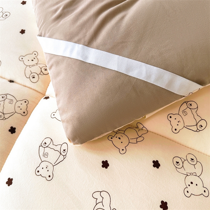 91家纺网 家纺一手货源 找家纺 梵蒂莎 2025新款新疆棉花四季款秋冬两用床垫子褥子学生宿舍印花学生款棉花床褥垫（场景2）（含买家秀） 比利小熊-床垫