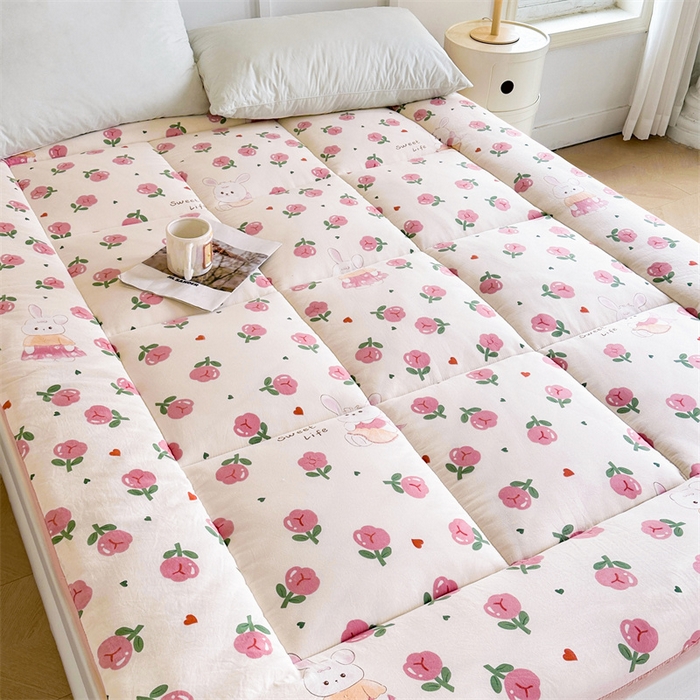 91家纺网 家纺一手货源 找家纺 梵蒂莎 2025新款新疆棉花四季款秋冬两用床垫子褥子学生宿舍印花学生款棉花床褥垫（场景2）（含买家秀） 碧叶粉黛-床垫