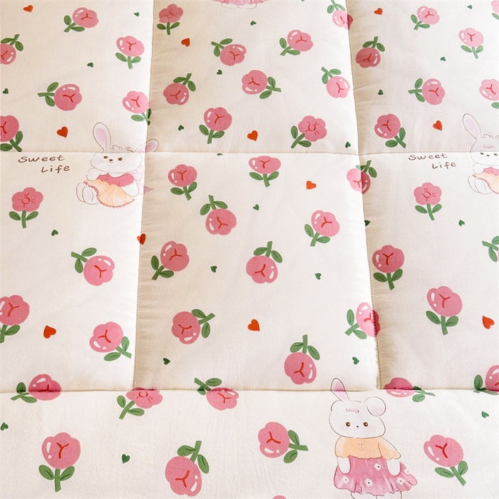 91家纺网 家纺一手货源 找家纺 梵蒂莎 2025新款新疆棉花四季款秋冬两用床垫子褥子学生宿舍印花学生款棉花床褥垫（场景2）（含买家秀） 碧叶粉黛-床垫