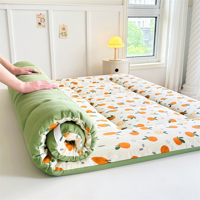 91家纺网 家纺一手货源 找家纺 梵蒂莎 2025新款新疆棉花四季款秋冬两用床垫子褥子宿舍印花学生款棉花床褥垫（场景1）（含买家秀） 橙意满满-床垫