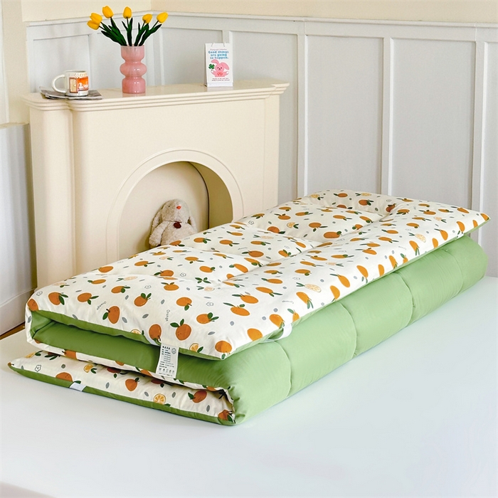 91家纺网 家纺一手货源 找家纺 梵蒂莎 2025新款新疆棉花四季款秋冬两用床垫子褥子宿舍印花学生款棉花床褥垫（场景1）（含买家秀） 橙意满满-床垫