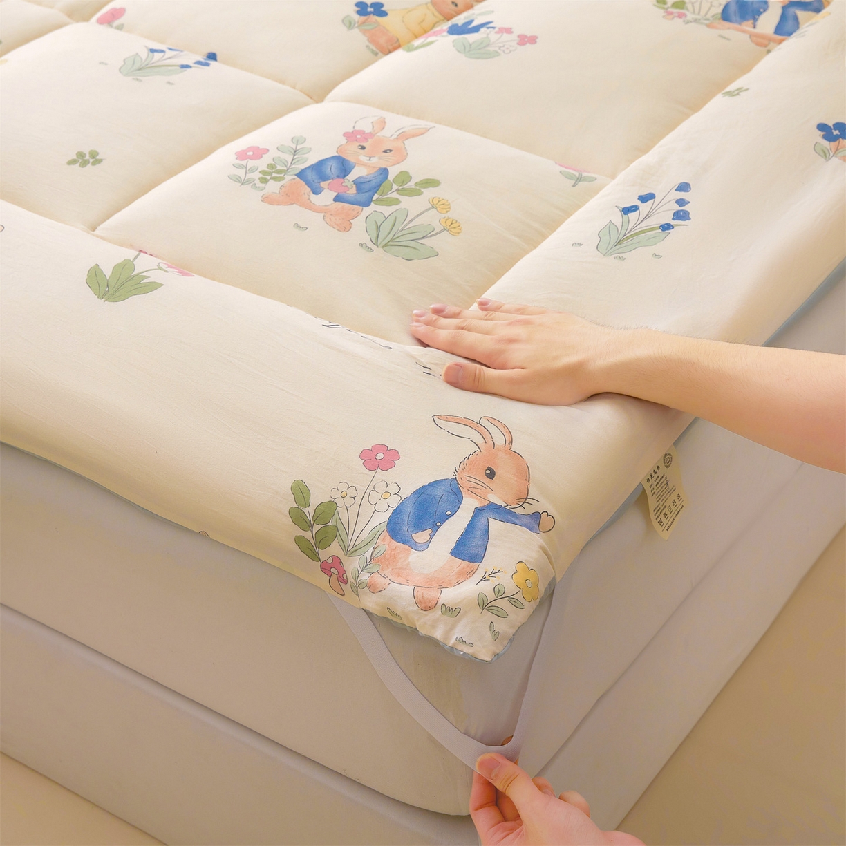 91家纺网 家纺一手货源 找家纺 梵蒂莎 2025秋冬新品云朵棉新疆棉花床垫垫背床褥垫单人床褥宿舍加厚褥子（2025新花型拍图中）爱丽丝-床垫系列