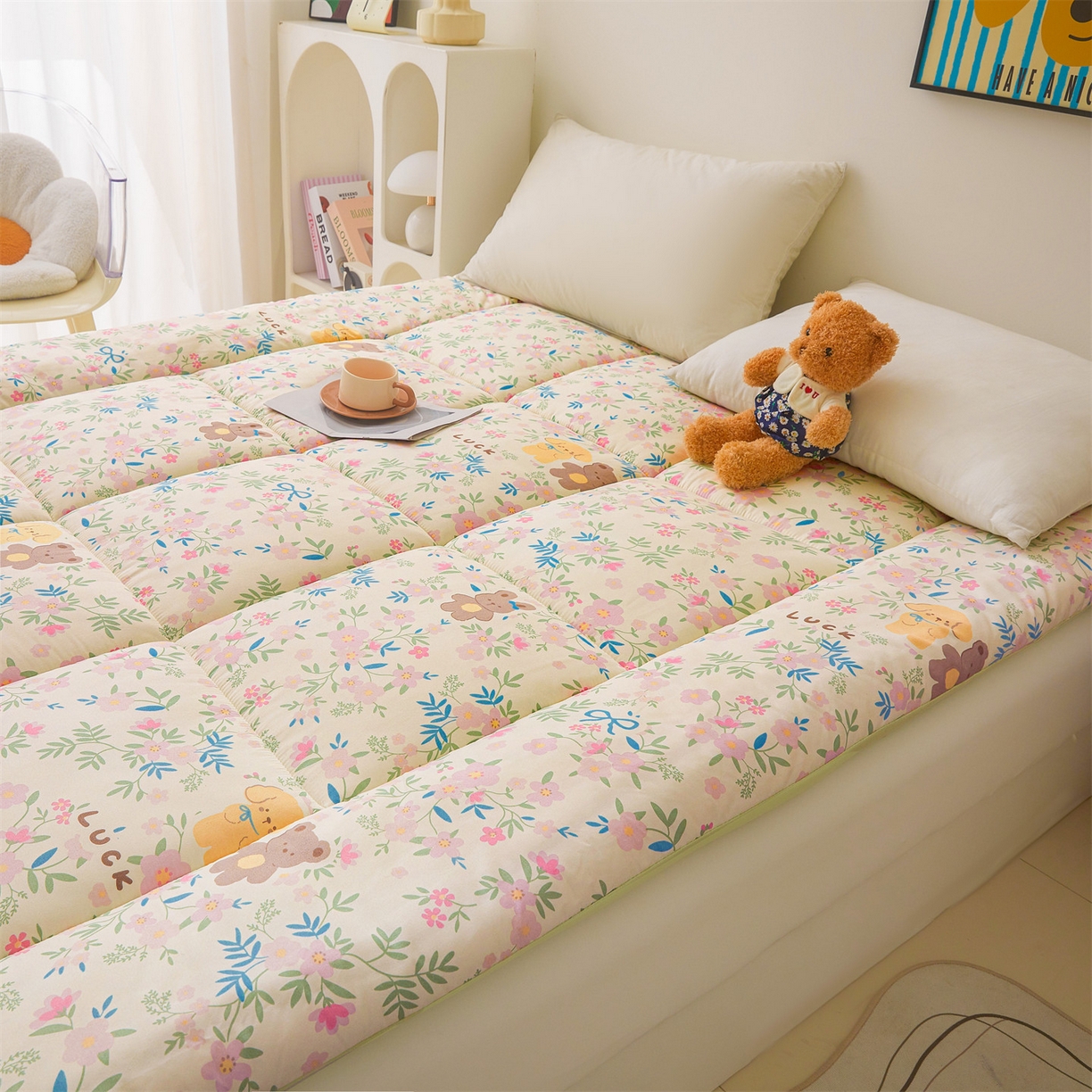 91家纺网 家纺一手货源 找家纺 梵蒂莎 2025秋冬新品云朵棉新疆棉花床垫垫背床褥垫单人床褥宿舍加厚褥子（2025新花型拍图中）花园小熊-床垫系列