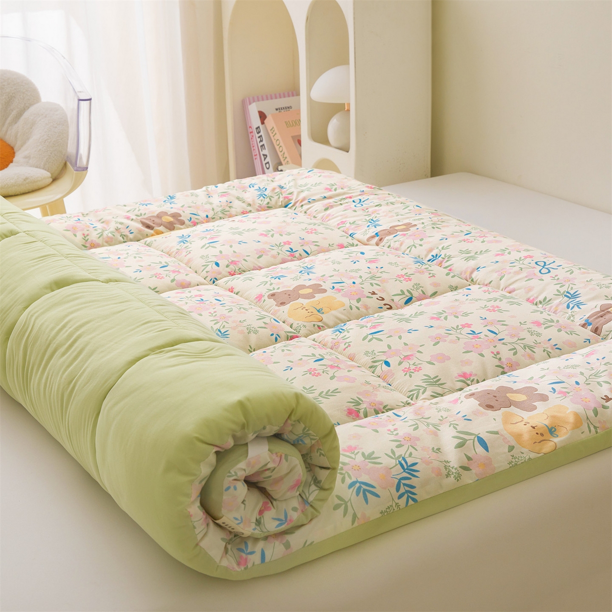 91家纺网 家纺一手货源 找家纺 梵蒂莎 2025秋冬新品云朵棉新疆棉花床垫垫背床褥垫单人床褥宿舍加厚褥子（2025新花型拍图中）花园小熊-床垫系列