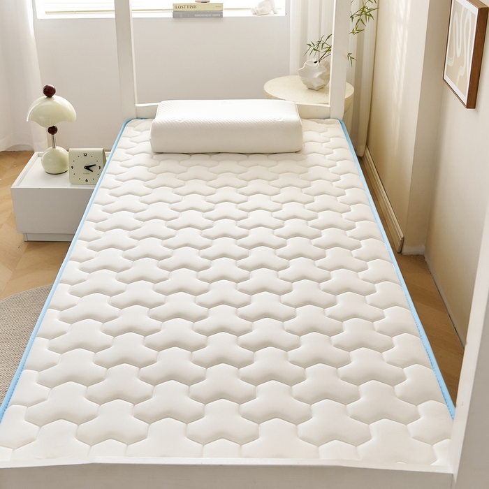 91家纺网 家纺一手货源 找家纺 奇丝雅 2025新款宝石双拼高密记忆棉立体乳胶床垫 宝石蓝（6公分）