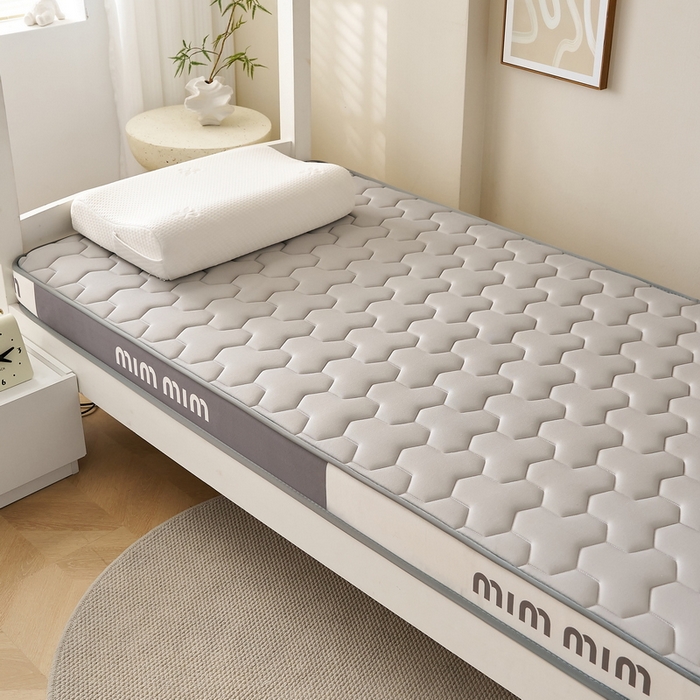 91家纺网 家纺一手货源 找家纺 奇丝雅 2025新款宝石双拼高密记忆棉立体乳胶床垫 宝石灰（9公分）