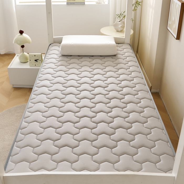 91家纺网 家纺一手货源 找家纺 奇丝雅 2025新款宝石双拼高密记忆棉立体乳胶床垫 宝石灰（9公分）