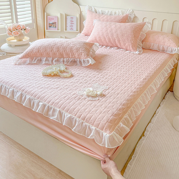 91家纺网 家纺一手货源 找家纺 麒豆豆 2025新款优舒棉花边床笠-蜜糖熊 粉