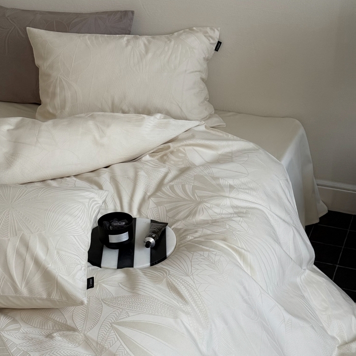 鹿班家居2025年秋冬款云感超柔厚织提花浮雕系列——雾光森林 雾光森林-白