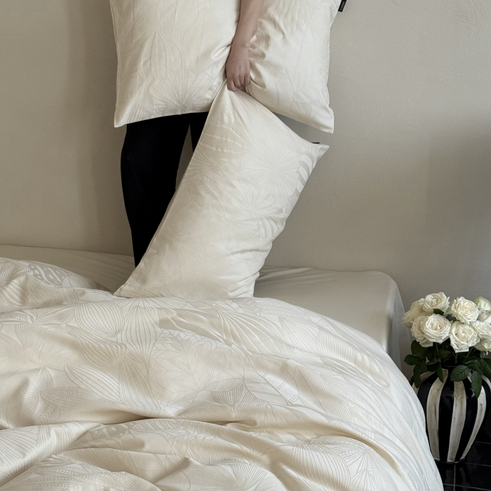 91家纺网 家纺一手货源 找家纺 鹿班家居2025年秋冬款云感超柔厚织提花浮雕系列——雾光森林 雾光森林-白