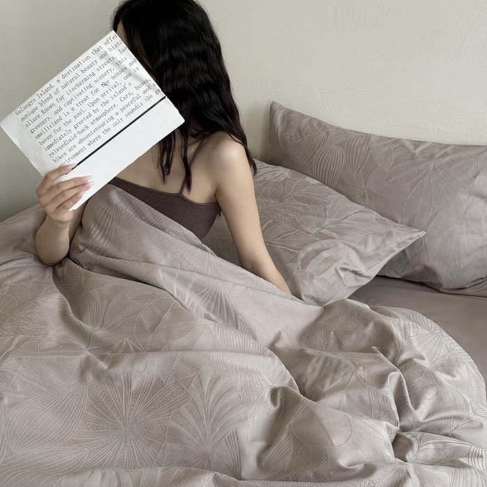 91家纺网 家纺一手货源 找家纺 鹿班家居2025年秋冬款云感超柔厚织提花浮雕系列——雾光森林 雾光森林-咖