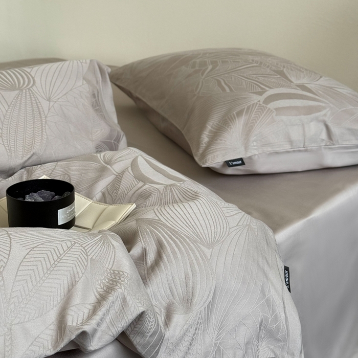 91家纺网 家纺一手货源 找家纺 鹿班家居2025年秋冬款云感超柔厚织提花浮雕系列——雾光森林 雾光森林-咖