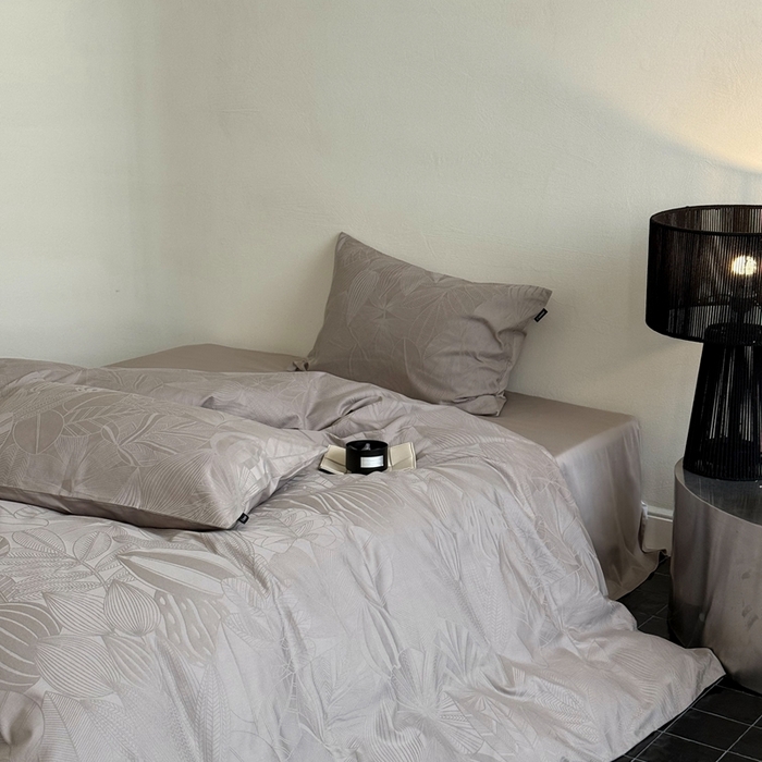 91家纺网 家纺一手货源 找家纺 鹿班家居2025年秋冬款云感超柔厚织提花浮雕系列——雾光森林 雾光森林-咖