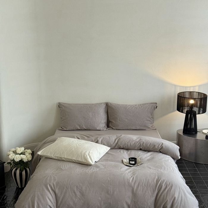 91家纺网 家纺一手货源 找家纺 鹿班家居2025年秋冬款云感超柔厚织提花浮雕系列——雾光森林 雾光森林-咖