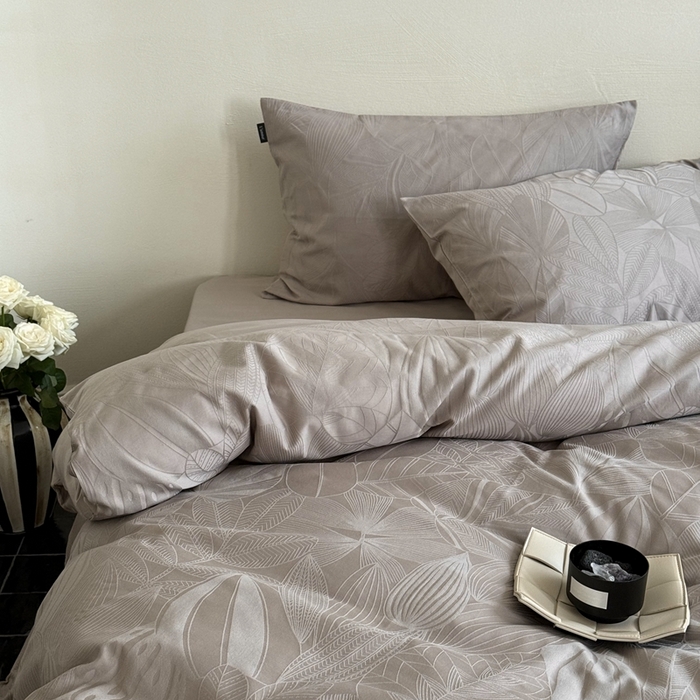 91家纺网 家纺一手货源 找家纺 鹿班家居2025年秋冬款云感超柔厚织提花浮雕系列——雾光森林 雾光森林-咖