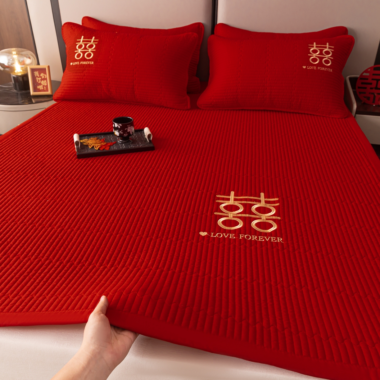 91家纺网 家纺一手货源 找家纺 （总）卓缦家纺 2025新款婚庆加厚软床垫软床笠三件套婚庆床单床盖