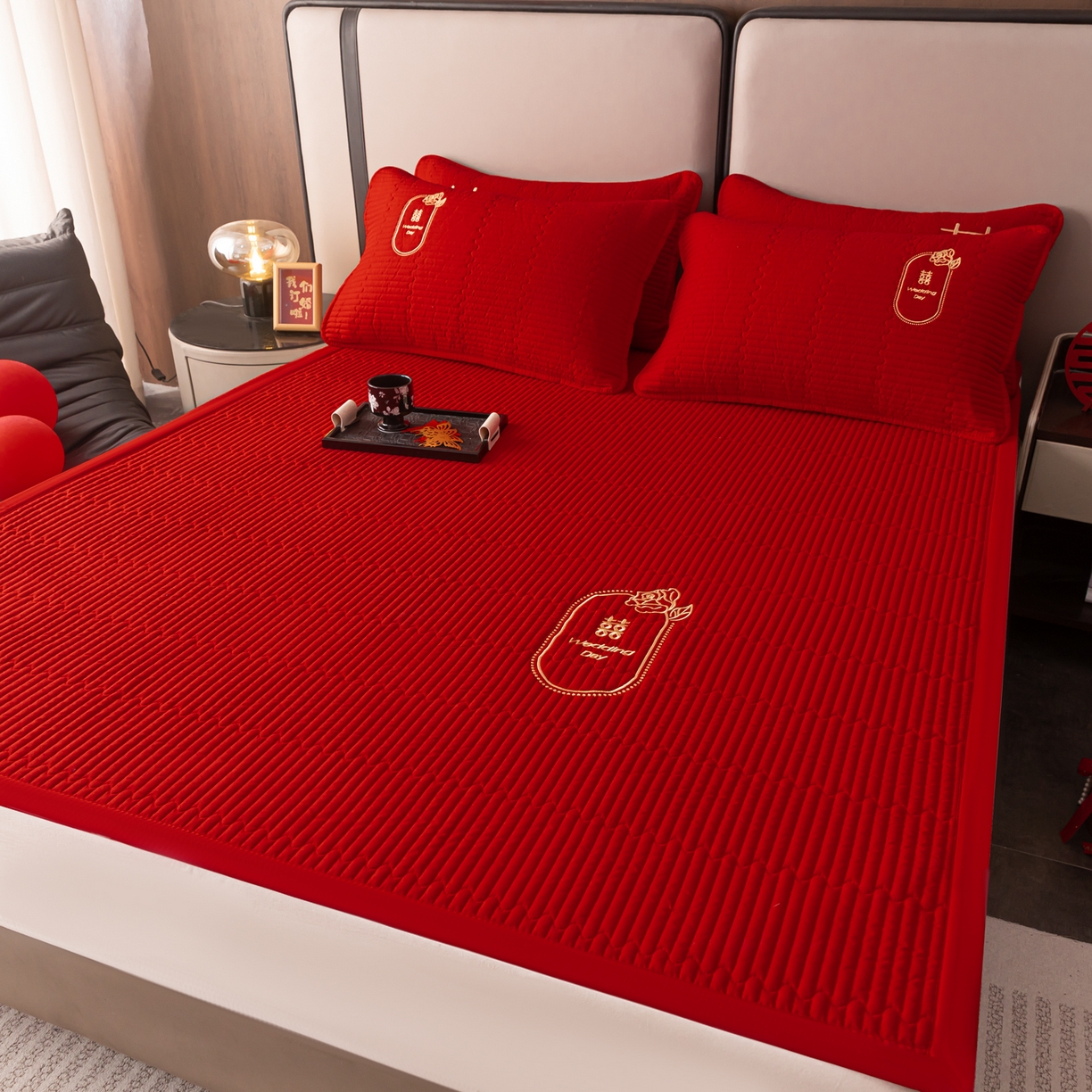 91家纺网 家纺一手货源 找家纺 卓缦家纺 2025新款婚庆加厚软床垫软床笠三件套婚庆床单床盖 情缘-床护垫