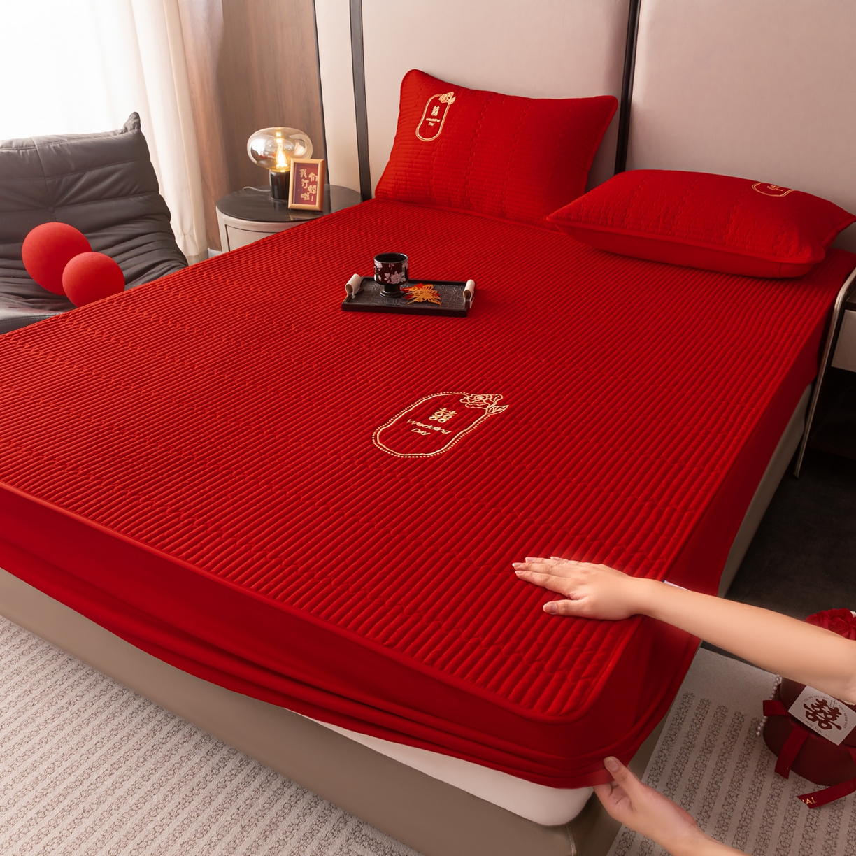 91家纺网 家纺一手货源 找家纺 卓缦家纺 2025新款婚庆加厚软床垫软床笠三件套婚庆床单床盖 情缘-床护垫