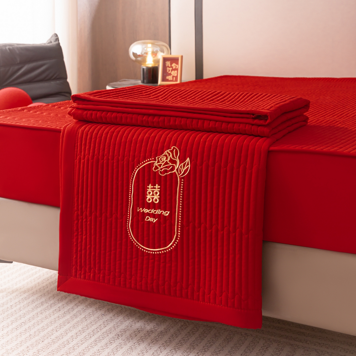 91家纺网 家纺一手货源 找家纺 卓缦家纺 2025新款婚庆加厚软床垫软床笠三件套婚庆床单床盖 情缘-床护垫