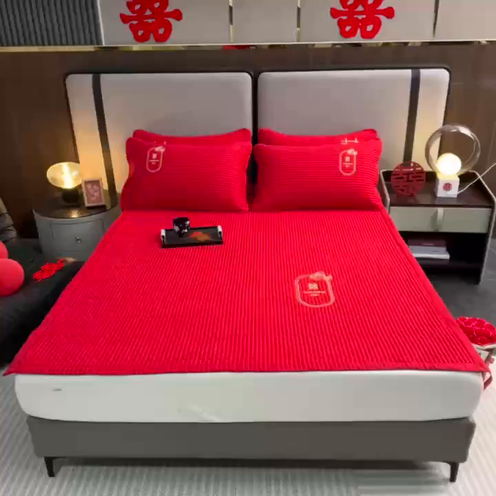 91家纺网 家纺一手货源 找家纺 卓缦家纺 2025新款婚庆加厚软床垫软床笠三件套婚庆床单床盖 情缘-床护垫