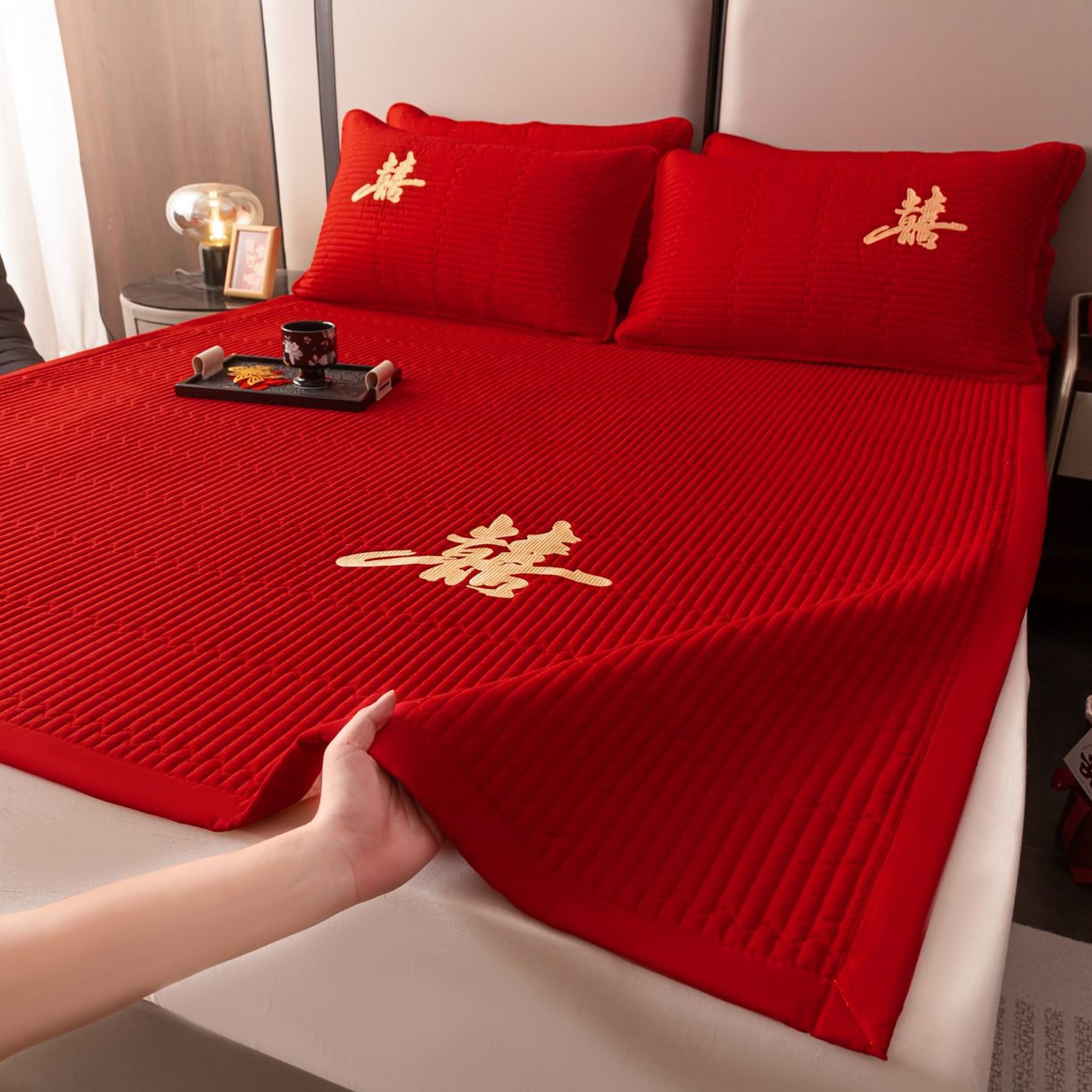 91家纺网 家纺一手货源 找家纺 卓缦家纺 2025新款婚庆加厚软床垫软床笠三件套婚庆床单床盖 喜嫁-床护垫