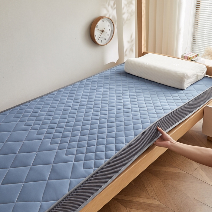 91家纺网 家纺一手货源 找家纺 奇丝雅 2025新款牛奶丝学生宿舍床上下铺专用加厚记忆棉海绵立体乳胶床垫【高密记忆棉】 菱格-兰（6公分）