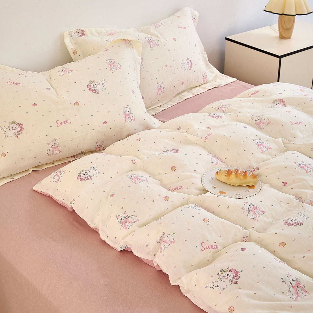 91家纺网 家纺一手货源 找家纺 锦罗绣 2025新款全棉双层纱印花单被套（第二批） 精灵猫咪