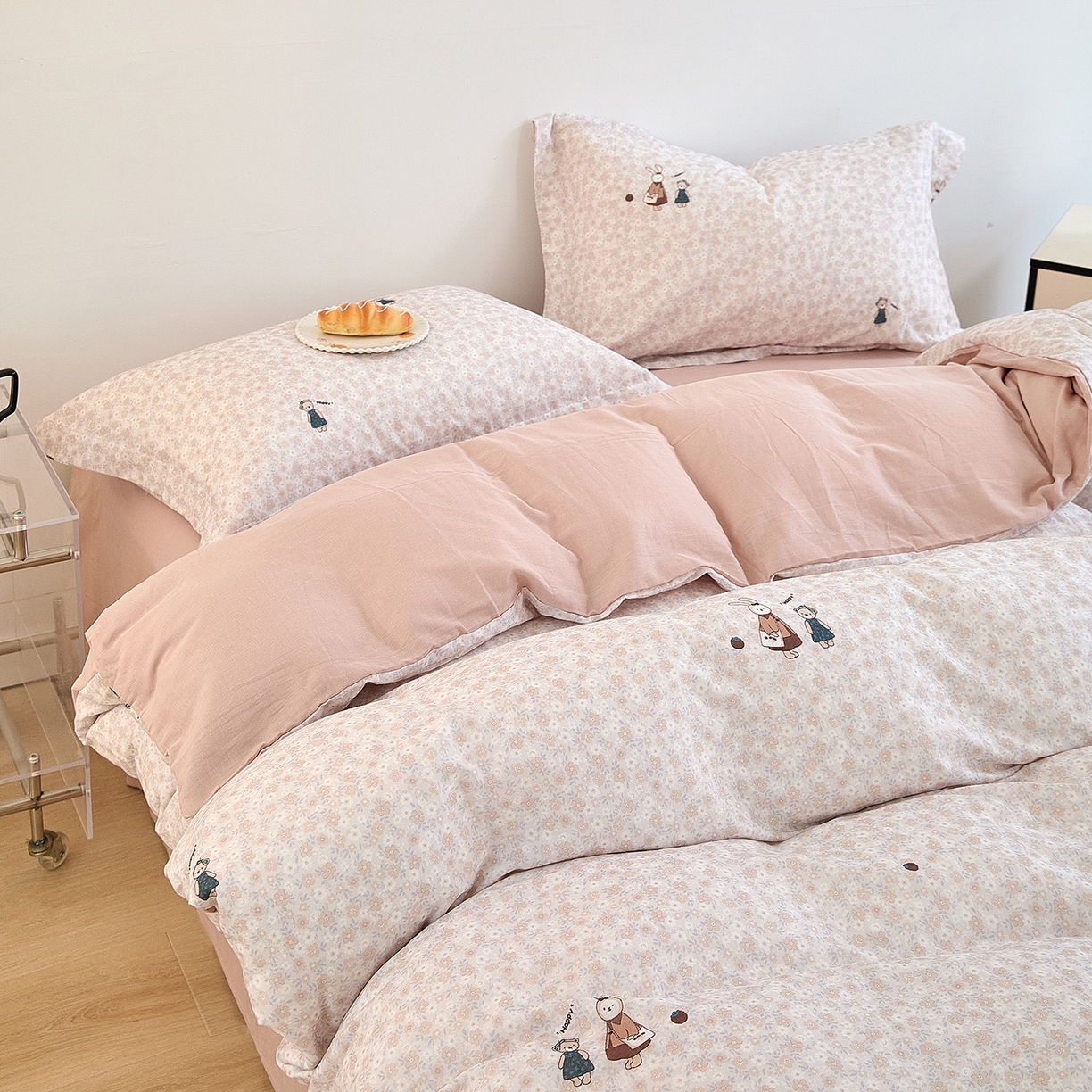 91家纺网 家纺一手货源 找家纺 锦罗绣 2025新款全棉双层纱印花单被套（第二批） 兔兔日记