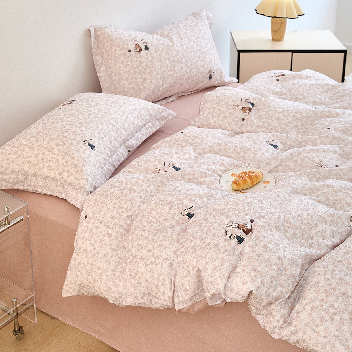 91家纺网 家纺一手货源 找家纺 锦罗绣 2025新款全棉双层纱印花单被套（第二批） 兔兔日记