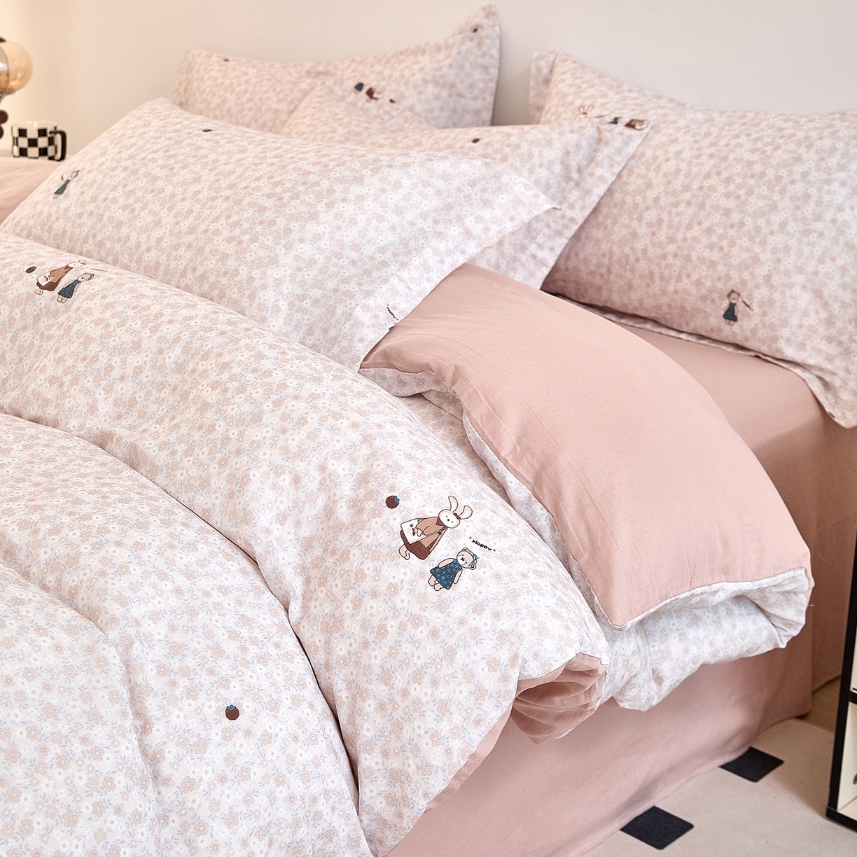 91家纺网 家纺一手货源 找家纺 锦罗绣 2025新款全棉双层纱印花单被套（第二批） 兔兔日记