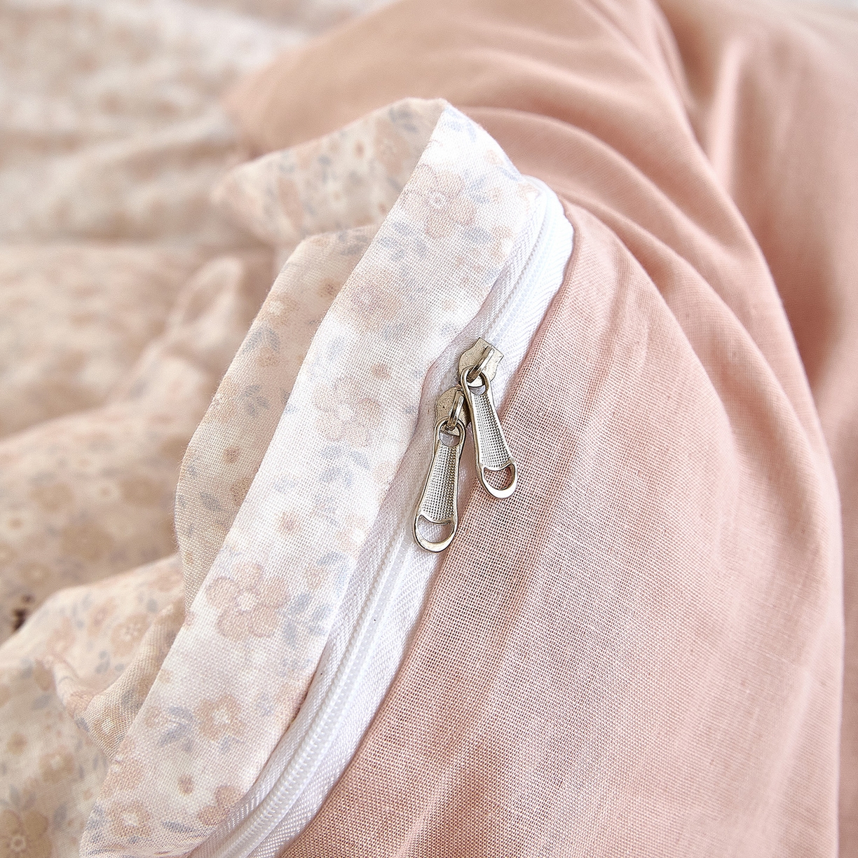 91家纺网 家纺一手货源 找家纺 锦罗绣 2025新款全棉双层纱印花单被套（第二批） 兔兔日记